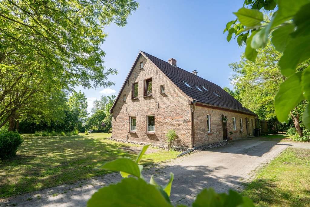 Immobilie in Dargun - Naturparadies mit Seele – ökologisch saniertes Landhaus mit Atelier, Teich & alten Obstbäumen! - Bild 1