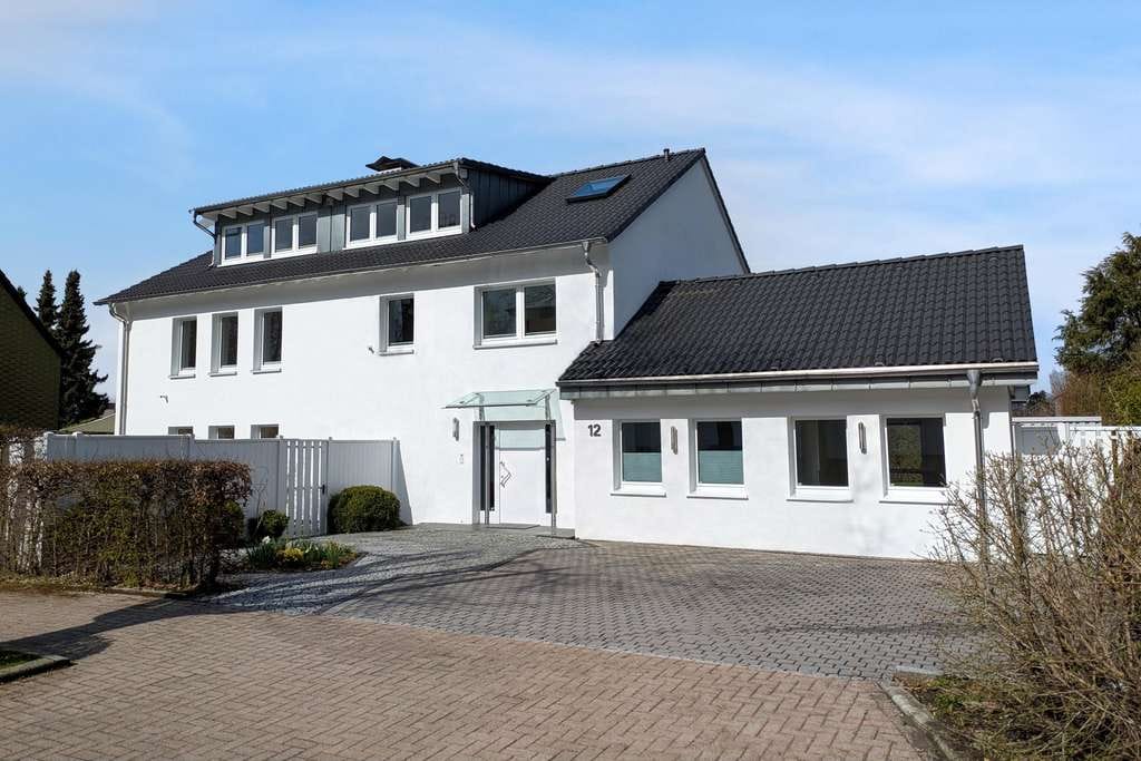 Immobilie in Halver - Großzügiges Einfamilienhaus mit 385 m² Wohnfläche und großem Grundstück in Halver - Bild 0