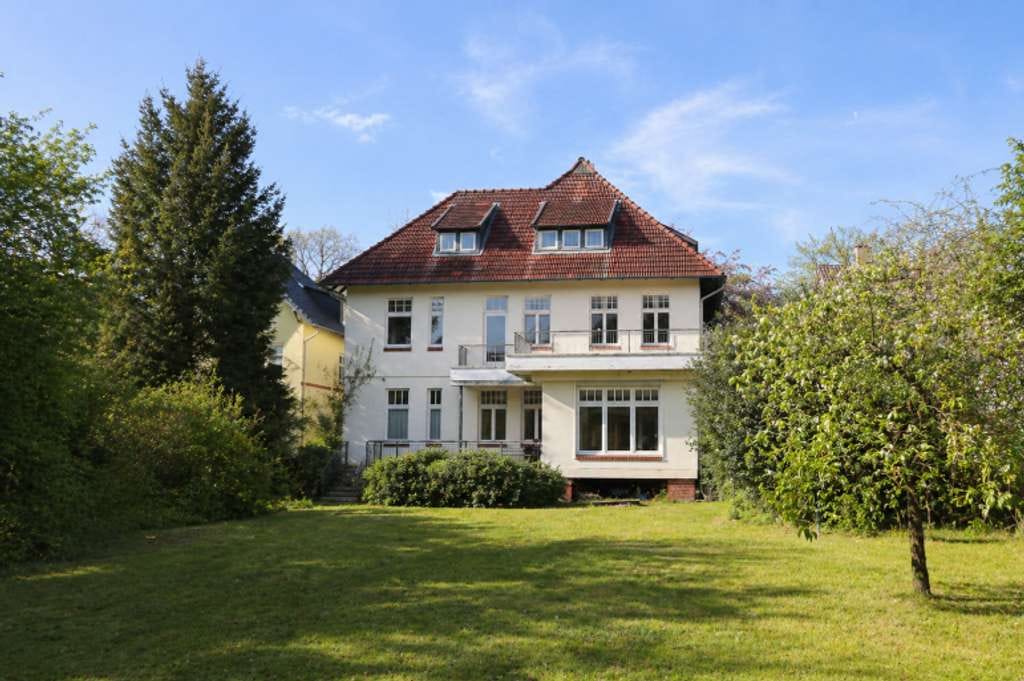 Immobilie in Bad Schwartau - Einzigartige Villa mit viel Raum zum Wohnen und Leben - Bild 1