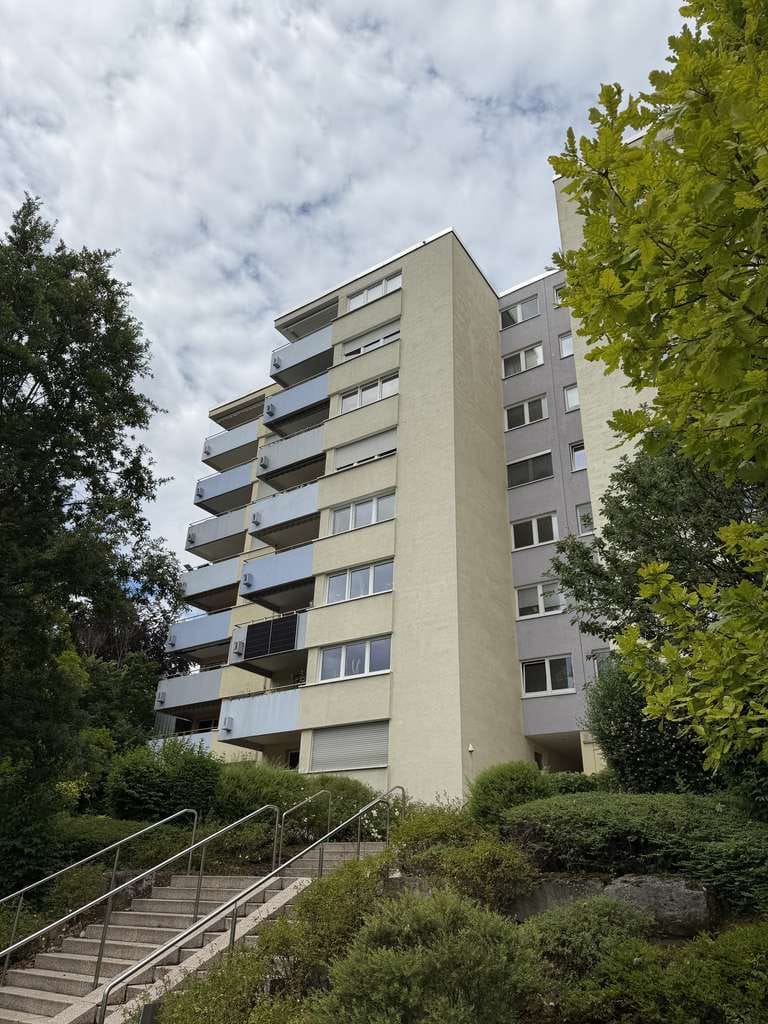Immobilie in Waiblingen - 2-Zi.-ETW mit Südbalkon und PKW-Abstellplatz - frei - Korber Höhe - Bild 1