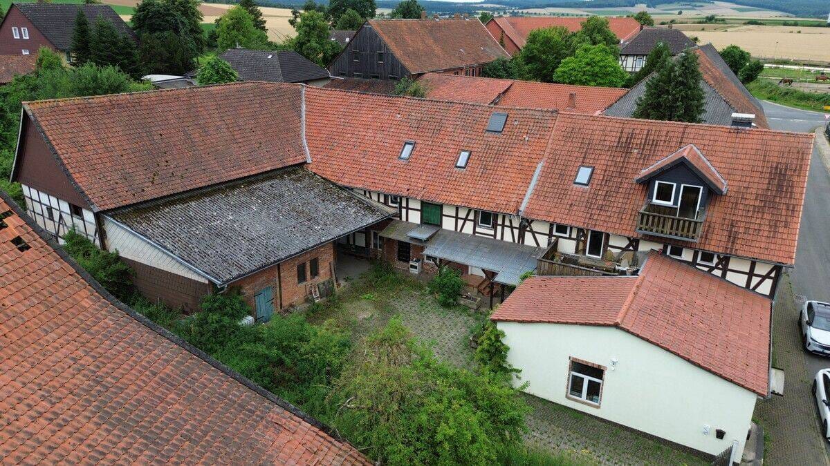 Immobilie in Bockenem - Großzügiger Resthof mit 5 WE - Bild 0