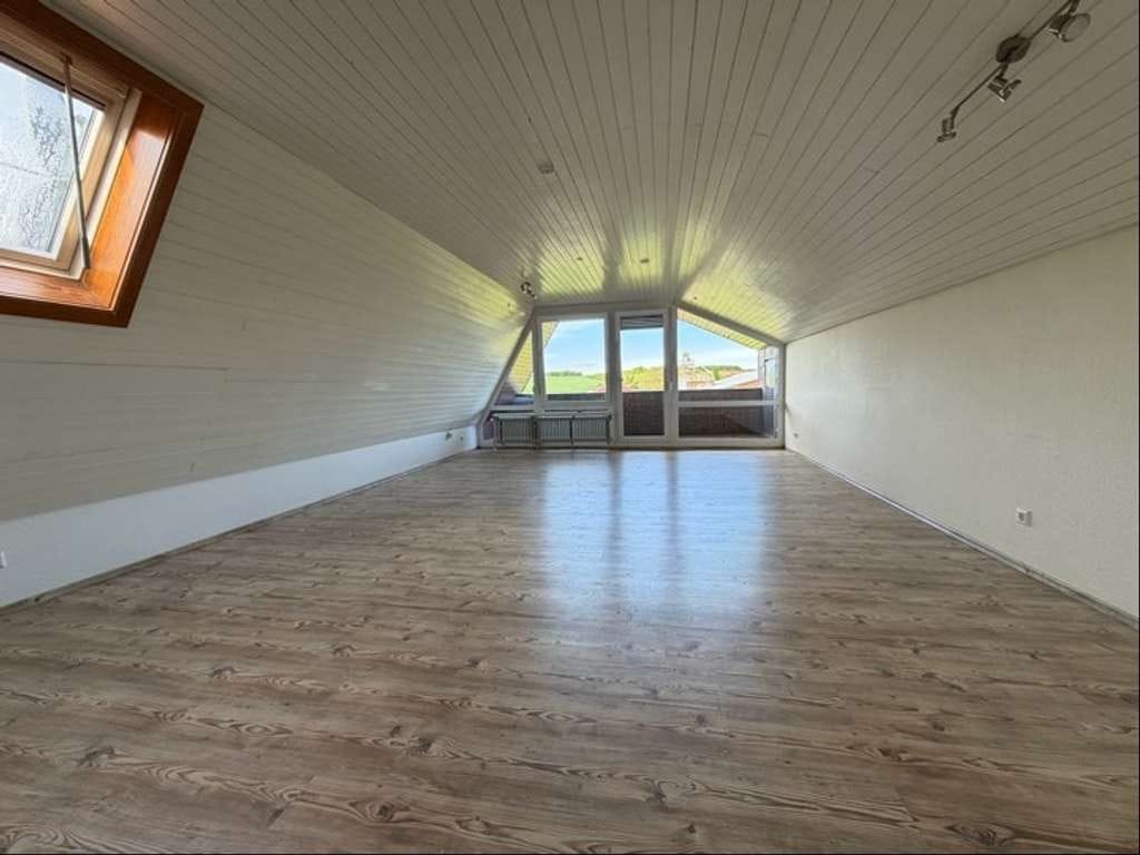 Immobilie in Leutenbach - Traumhafter Blick! 1-Zimmer-Dachgeschosswohnung mit Balkon in Leutenbach-Weiler zum Stein - Bild 1
