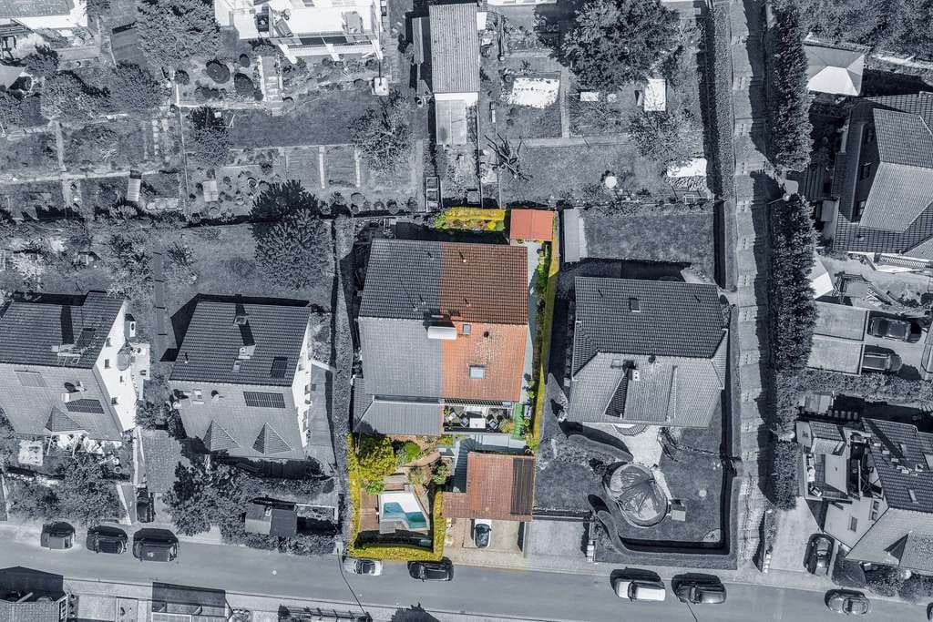 Immobilie in Ronneburg - Schicke Doppelhaushälfte mit Garage, Pool und traumhafter Aussicht - Bild 5