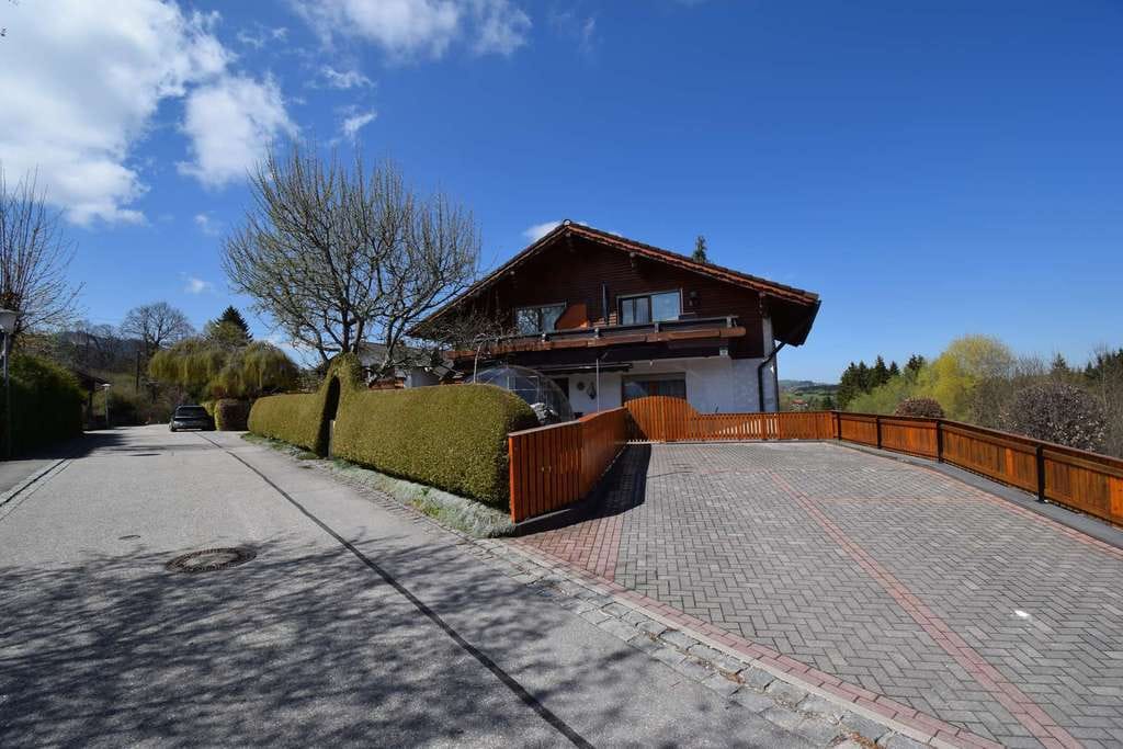 Immobilie in Nesselwang - Vielseitiges Mehrfamilienhaus mit drei Wohneinheiten – ideal für Eigennutzer oder Kapitalanleger - Bild 0
