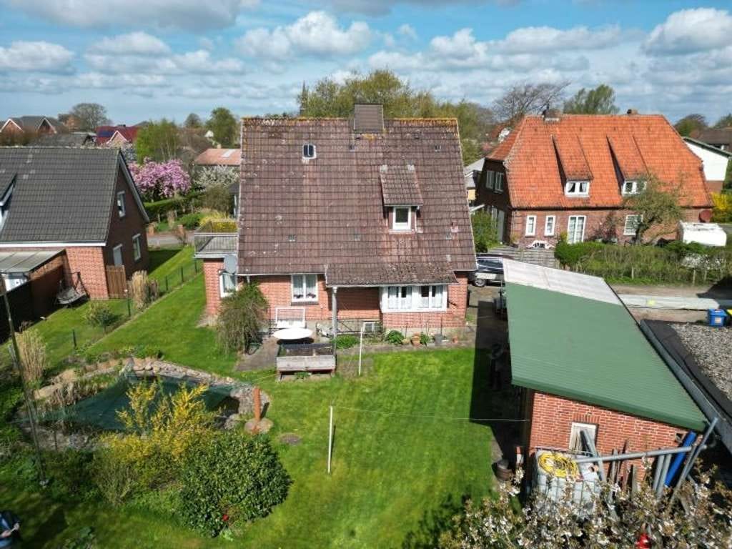 Immobilie in Groven - Gediegenes Einfamilienhaus auf schönem Grundstück mit altem Baumbestand in Lunden, Kreis Dithmarsche - Bild 3