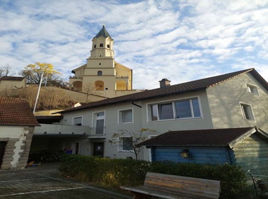 Immobilie in Donaustauf - Donaustauf - TOP LAGE - Gewerbliche Nutzung möglich. Mehrfamilienhaus mit Nebengebäude, Stellplätze - Bild 1