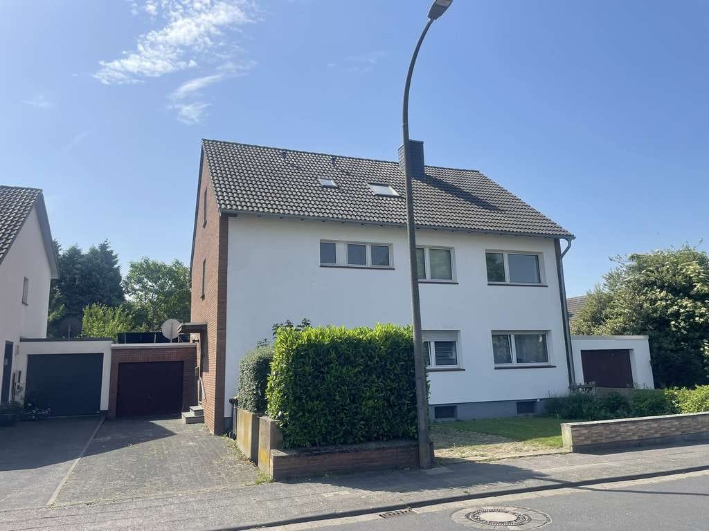 Immobilie in Pulheim - Freistehendes Dreifamilienhaus in guter Wohnlage - Bild 0