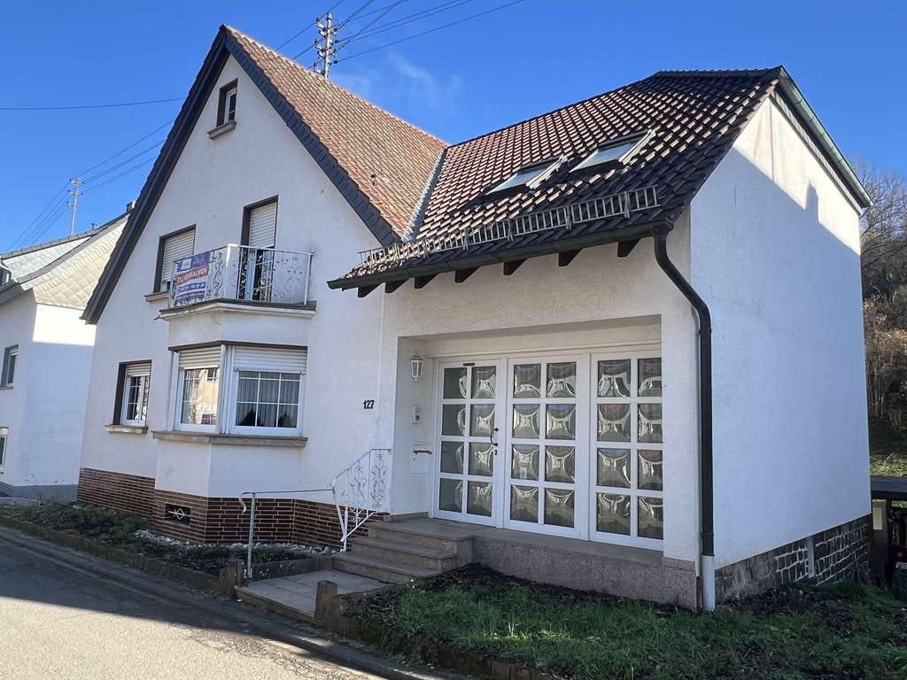 Immobilie in Kirn - Top-Gelegenheit! Großzügiges Einfamilienhaus mit Potenzial in Kirn-Sulzbach zu verkaufen! - Bild 1