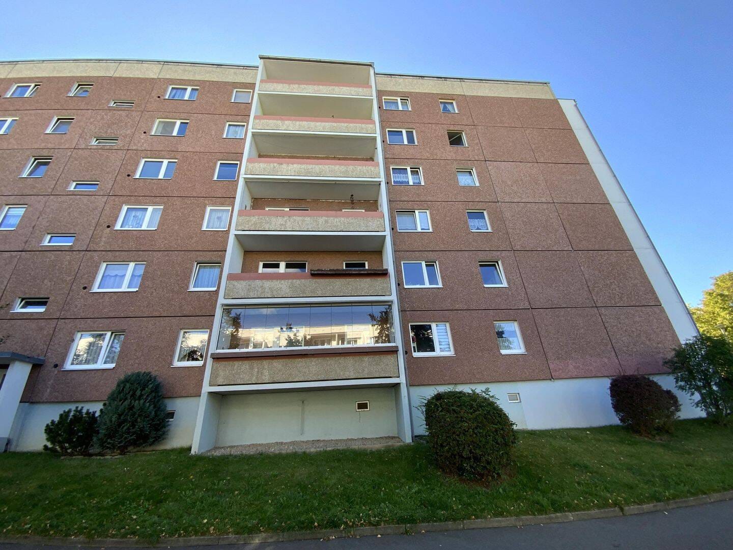 Immobilie in Saalfeld/Saale - Geräumige 4-Raum-Eigentumswohnung mit Balkon - Bild 2