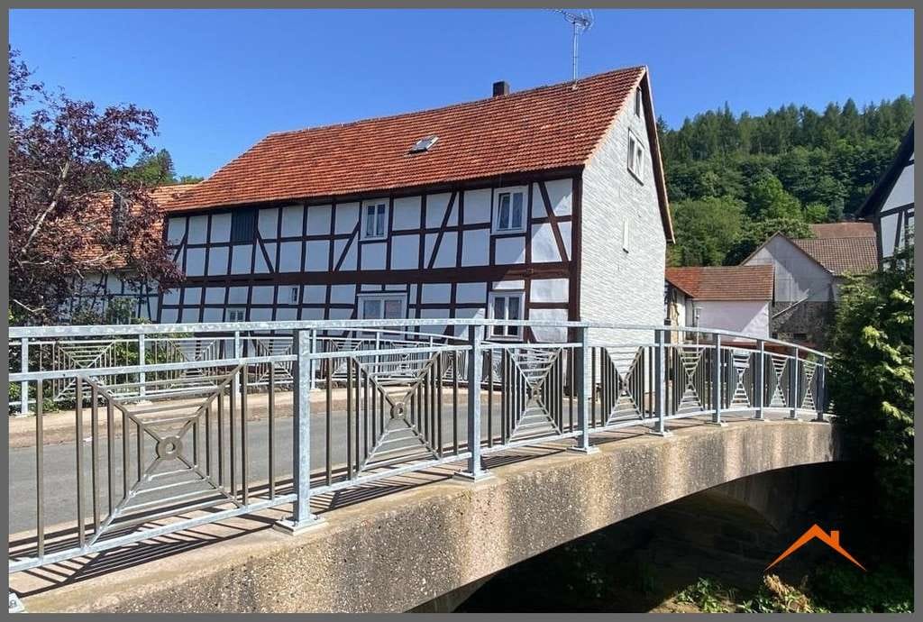 Immobilie in Knüllwald - Charmantes Wohnhaus mit Nebengebäude - Bild 2