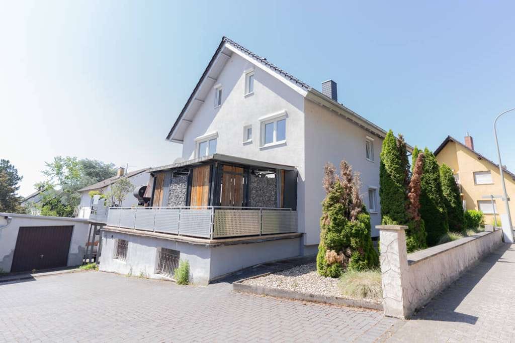 Immobilie in Weisenheim am Sand - Saniertes, freistehendes Dreifamilienhaus mit Innenhof und Garagen! - Bild 3