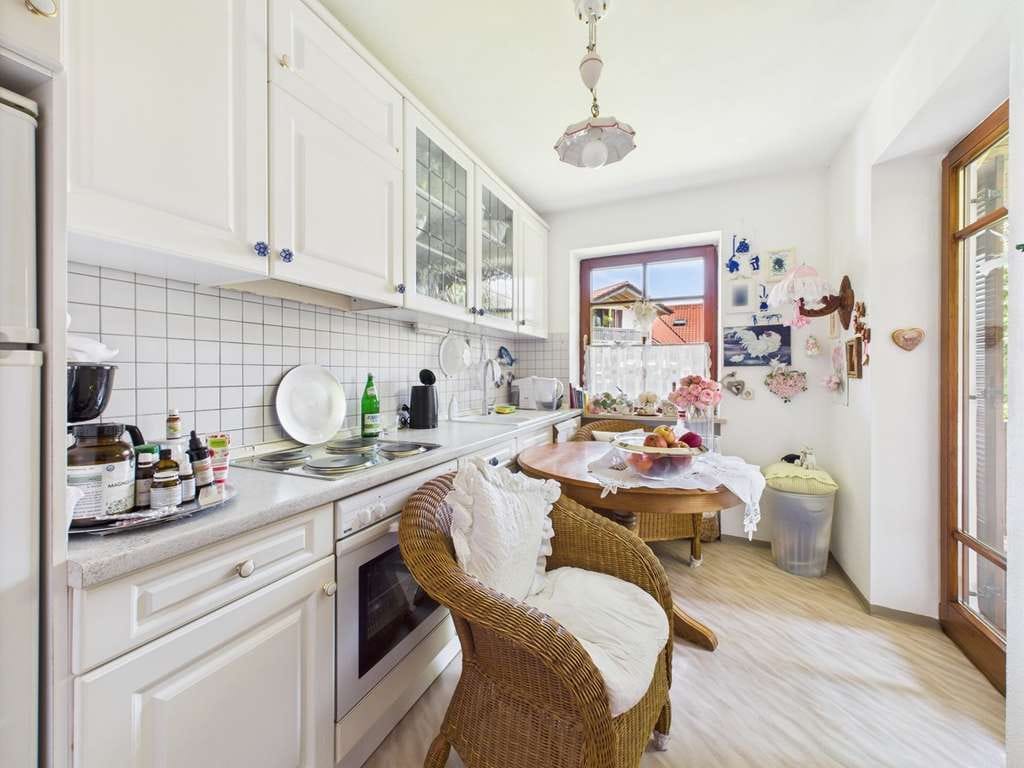 Immobilie in Prien am Chiemsee - sehr gepflegte Wohnung im 1. OG mit 2 Balkonen & traumhaftem Ausblick in einer idyllischen Wohnlage - Bild 4