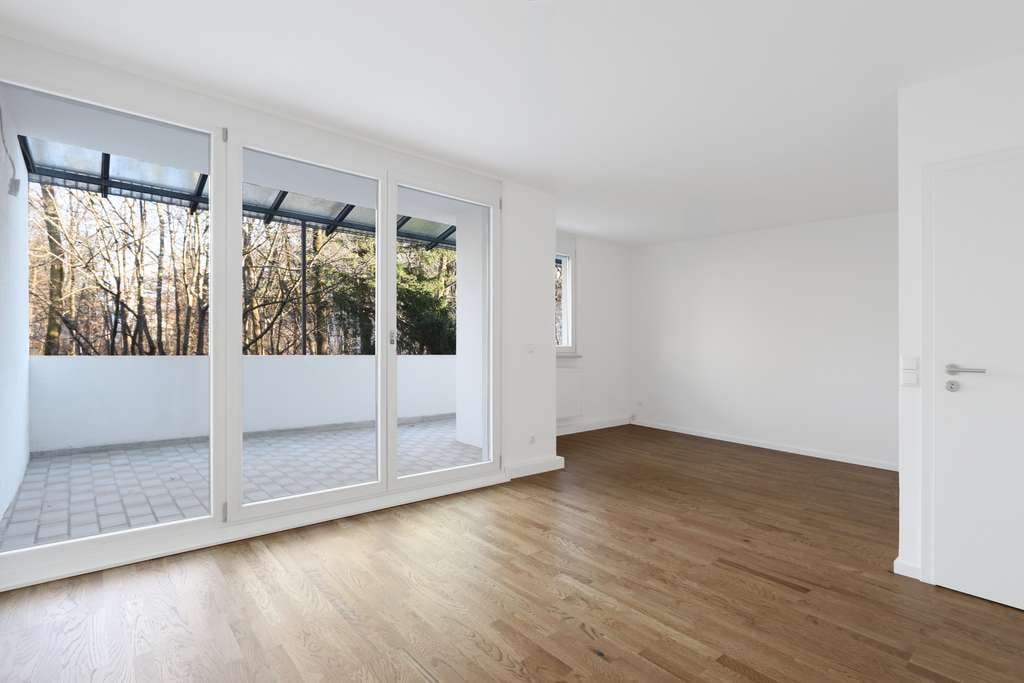 Immobilie in Ottobrunn - Bezugsfrei! Sanierte 3-Zimmer-Wohnung mit Balkon & Tiefgarage - Bild 2