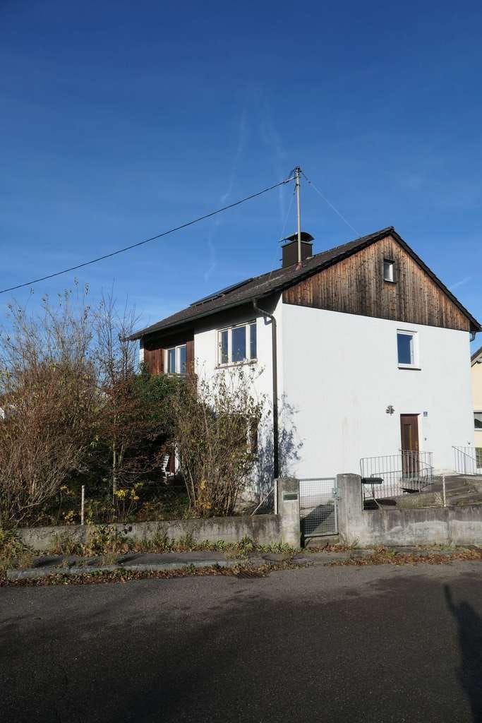 Immobilie in Mainburg - Top Lage! Nähe Salvatorberg! Renovierungsbedürftiges Wohnhaus mit 2 Wohneinheiten und Garagen - Bild 3