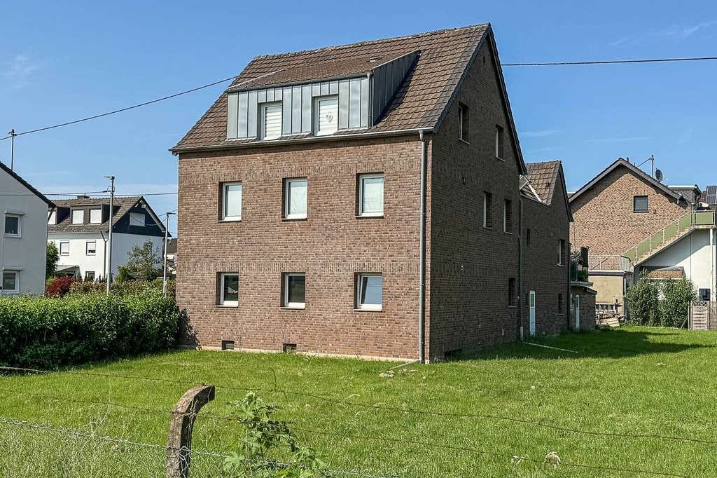 Immobilie in Bornheim - 4-Familienhaus in Rheinnähe - Ihre neue Kapitalanlage - Bild 1