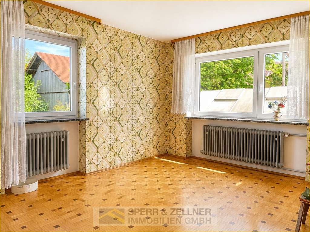 Immobilie in Dorfen - Dorfen – Mehrgenerationenwohnen leicht gemacht: 8-Zimmer-Zweifamilienhaus mit großem Garten - Bild 1