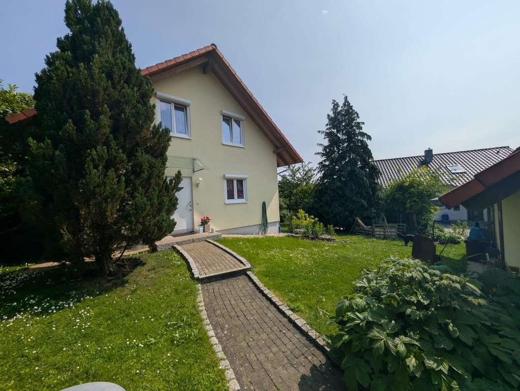 Immobilie in Eigeltingen - Einfamilienhaus mit Doppelgarage mit großem Garten - Bild 0