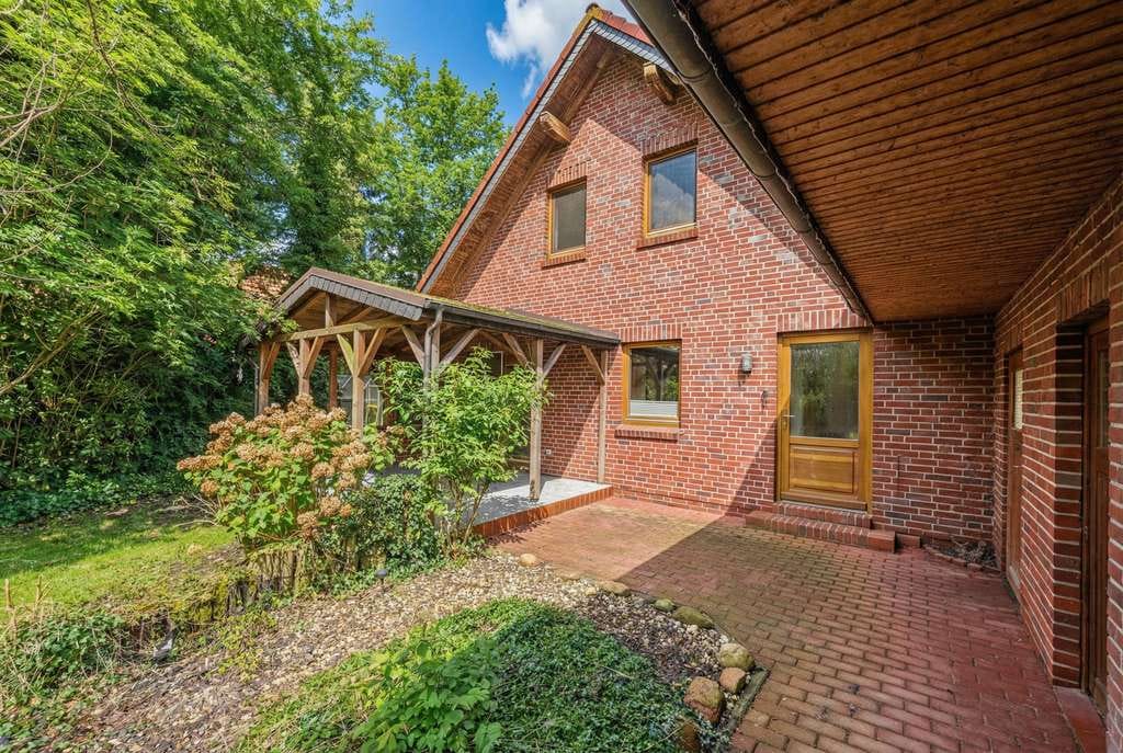 Immobilie in Lütetsburg - Einfamilienhaus mit Holzcharakter in ruhiger Sackgassenlage nahe Golfplatz - Bild 4