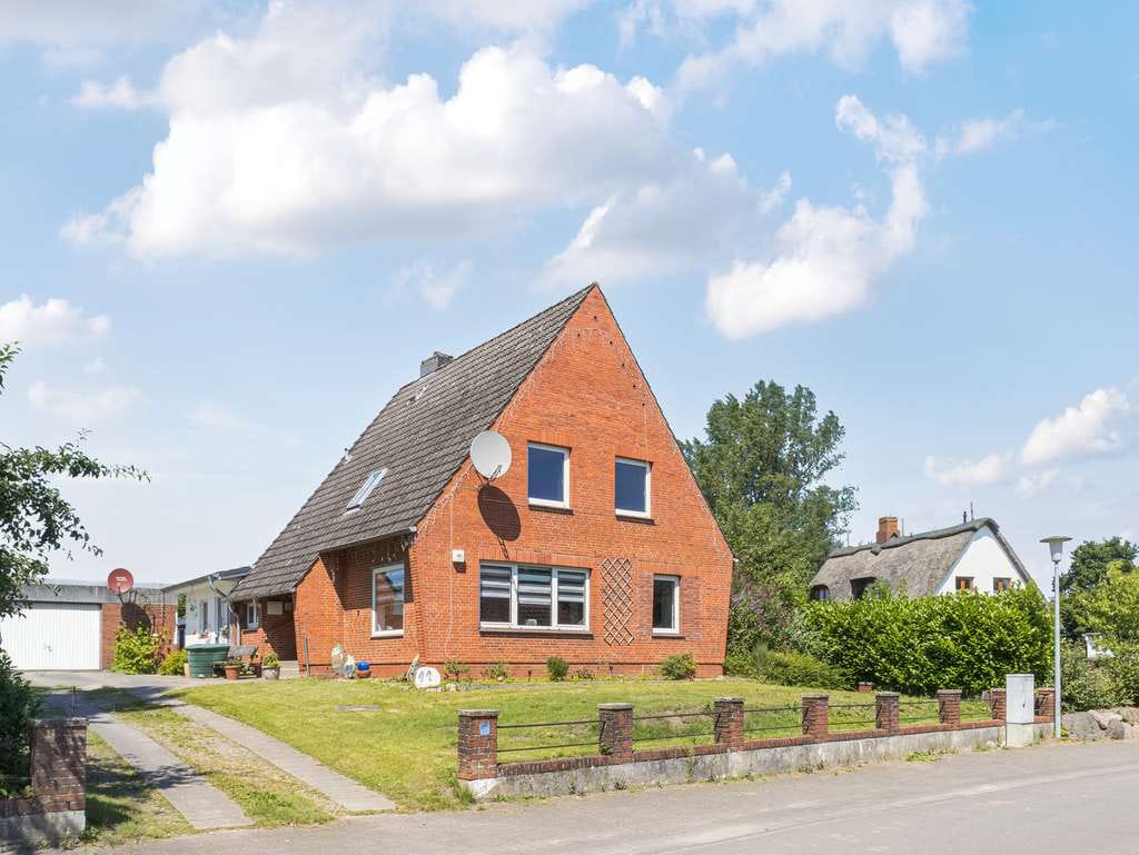 Immobilie in Holzdorf - Viel Platz für alle! Einfamilienhaus mit Einliegerwohnung in idyllischer Feldrandlage - Bild 0
