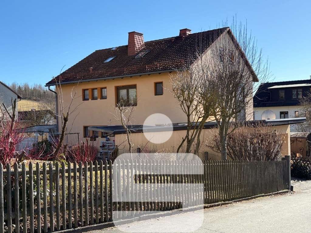 Immobilie in Döhlau - gepflegtes Zweifamilienhaus in Döhlau
 - Bild 0