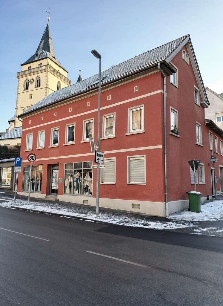 Immobilie in Sachsenheim - Einmalige Gelegenheit: Sanierungsbedürftige XXL-Wohnung im Zentrum von Sachsenheim - Bild 0