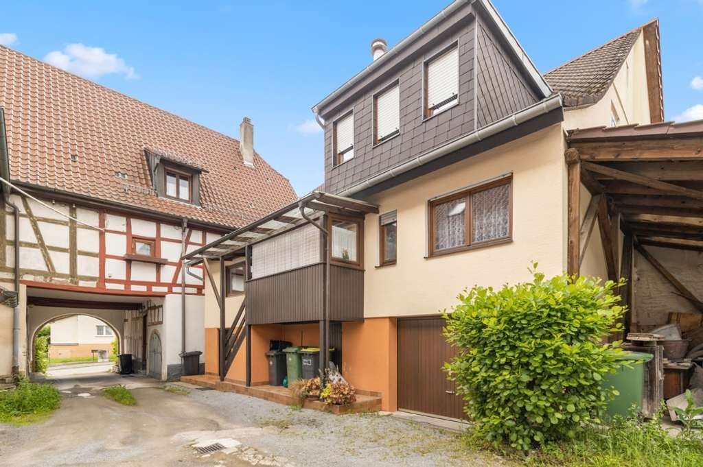 Immobilie in Ölbronn-Dürrn - Doppelhaushälfte mit Scheune und Garten! - Bild 1