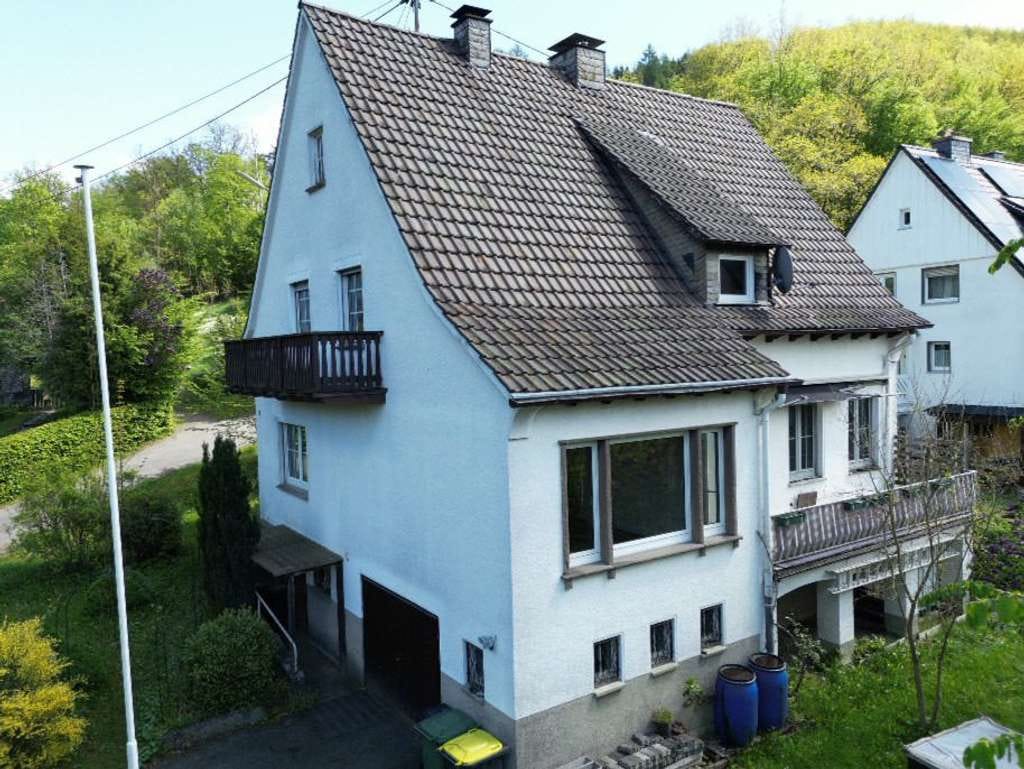 Immobilie in Lennestadt - / Solides Zweifamilienhaus in Lennestadt-Bilstein - Bild 0