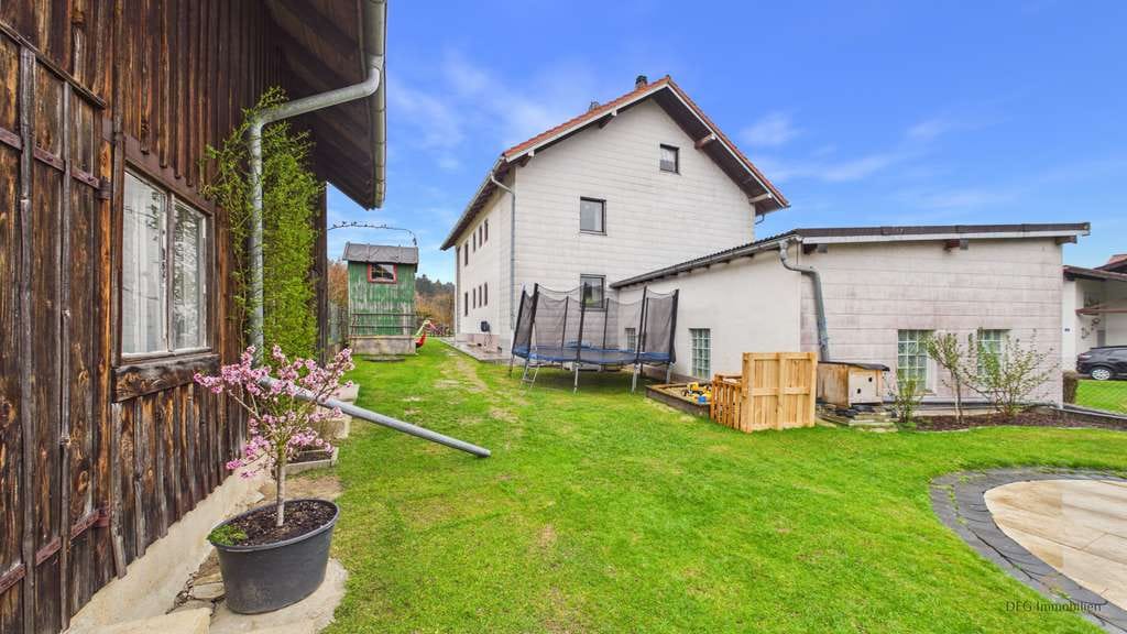 Immobilie in Tittling - Großzügiges Einfamilienhaus mit Potenzial auf traumhaftem Grundstück – auch als Zweifamilienhaus nut - Bild 3