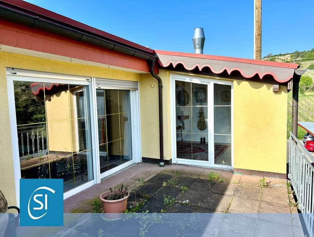 Immobilie in Kallstadt - Wohnen mit Stil und Flair... komfortable 2 ZKB-Mietwohnung mit Einbauküche und Sonnenbalkon - Bild 0