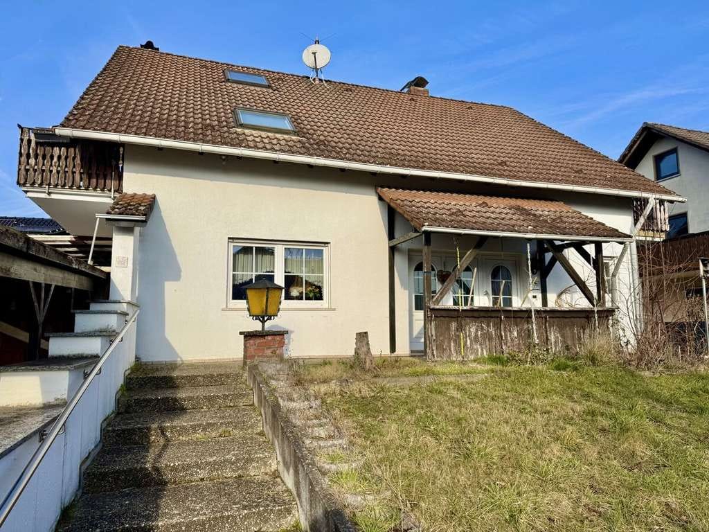 Immobilie in Münster (Hessen) - Freistehendes Einfamilienhaus mit
Einliegerwohnung, Garage & großer Terrasse - Bild 2
