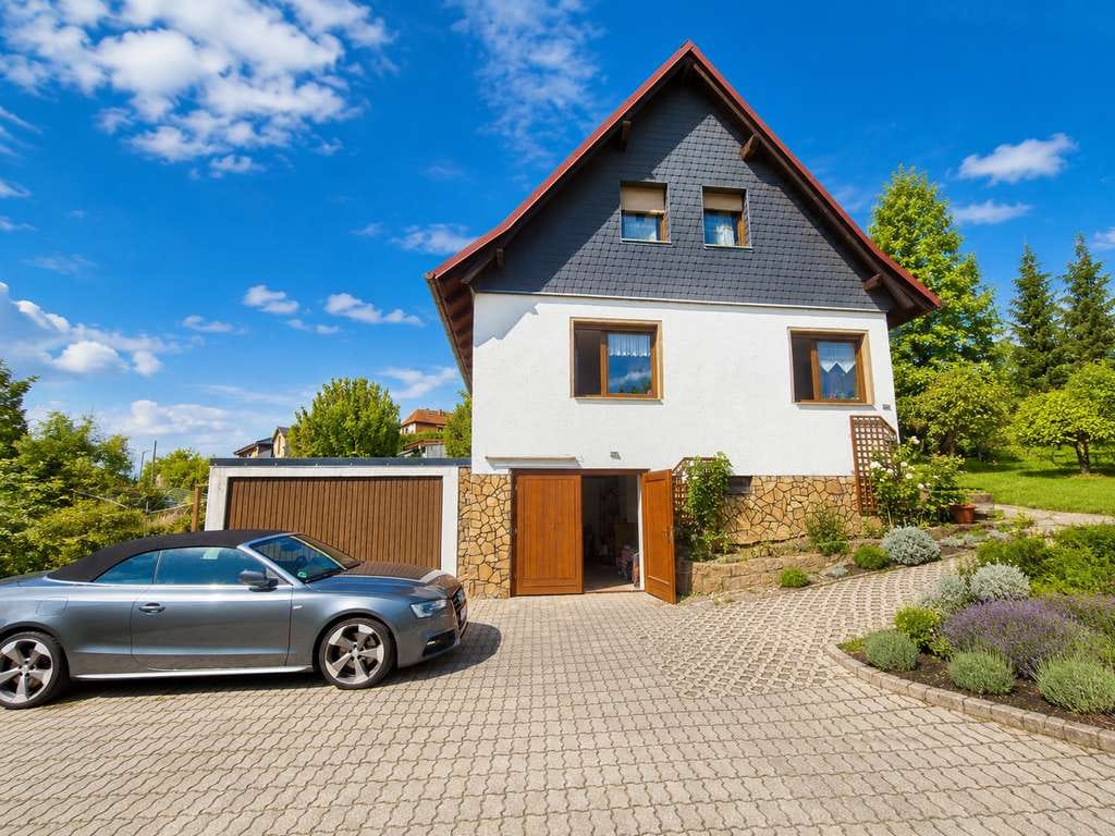 Immobilie in Hergisdorf - Charmantes Einfamilienhaus mit idyllischem Garten und Teich in Hergisdorf - Bild 1