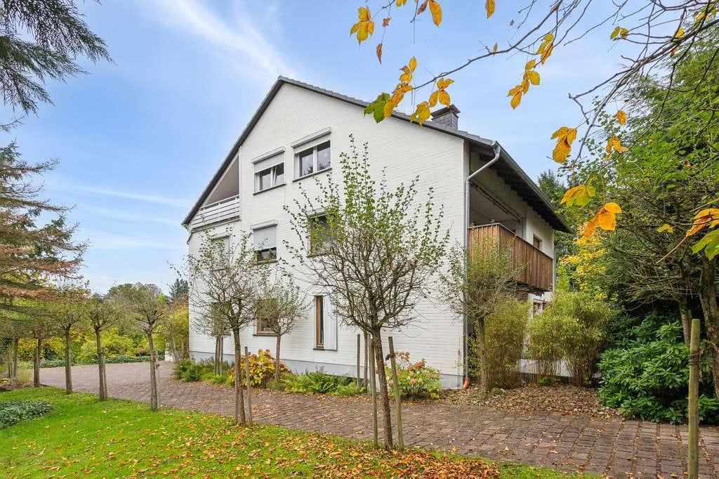 Immobilie in Extertal - 3-Parteien-Haus auf großem Grundstück mit Bebauungspotenzial - Bild 2