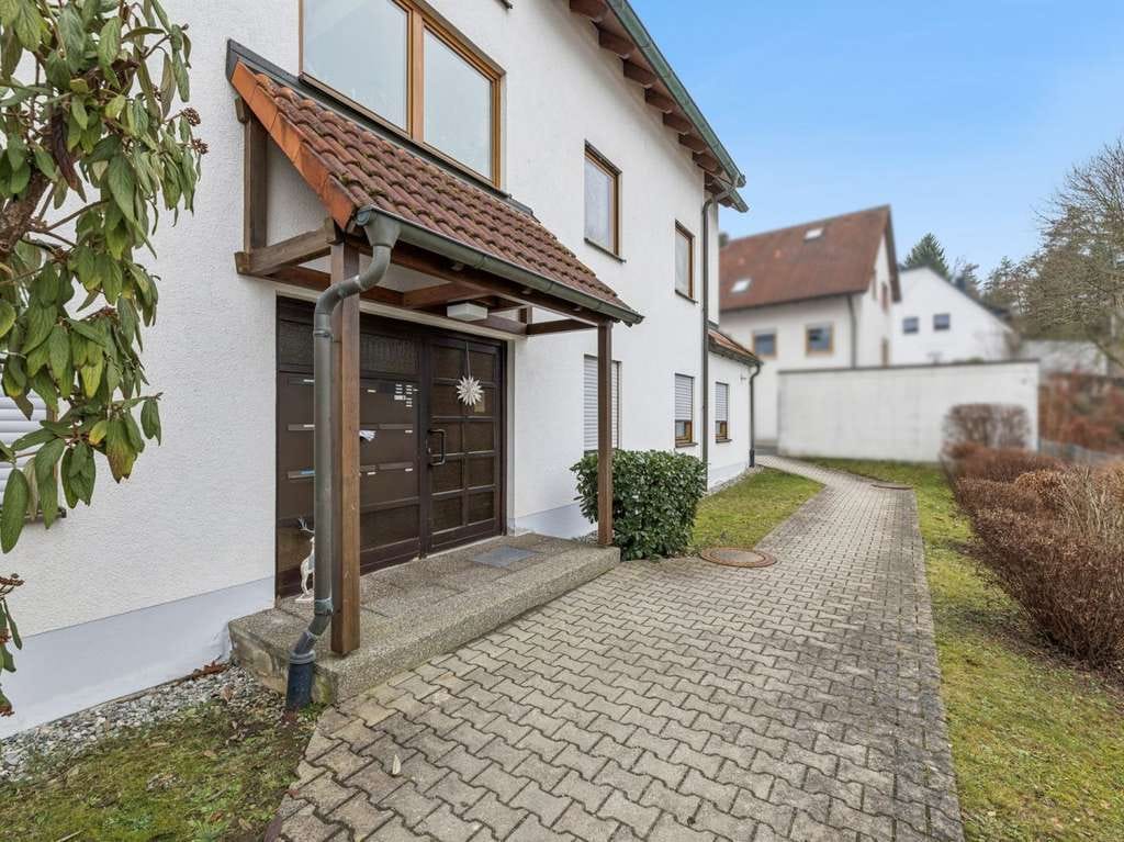 Immobilie in Neukirchen bei Sulzbach-Rosenberg - 3-Zimmer-Maisonette-Wohnung mit Balkon, ausgebautem Spitzboden und Garage - Bild 2