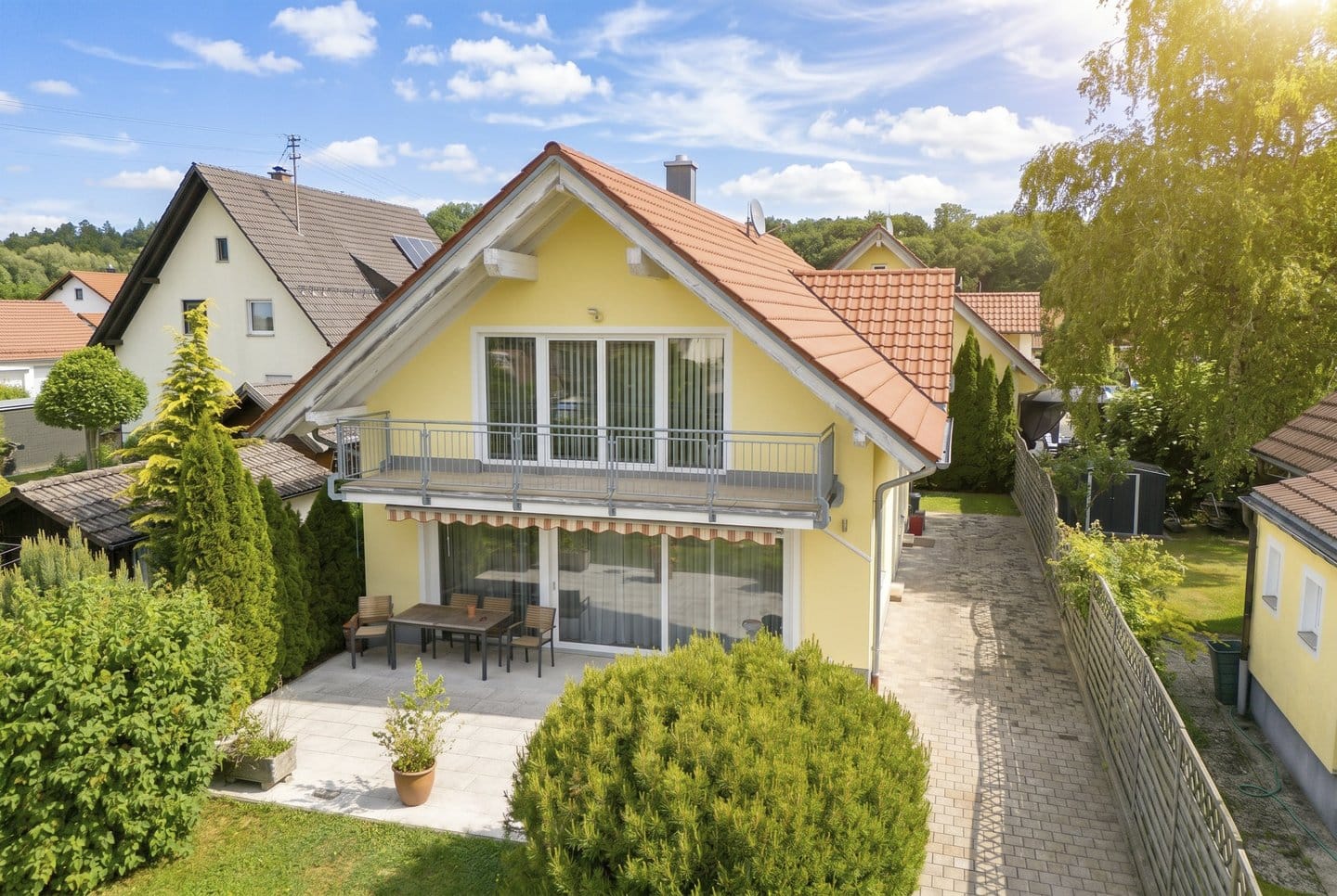 Immobilie in Geltendorf - Hochwertig ausgestattetes und ruhig gelegenes Einfamilienhaus mit Lift und Doppelgarage - Bild 0