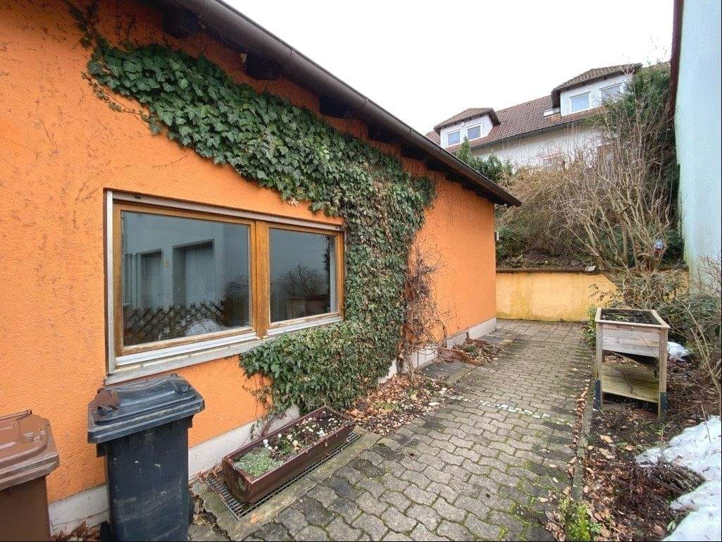 Immobilie in Emskirchen - Emskirchen - Wohnhaus mit zwei Wohnungen, zentrale Wohnlage - Bild 3