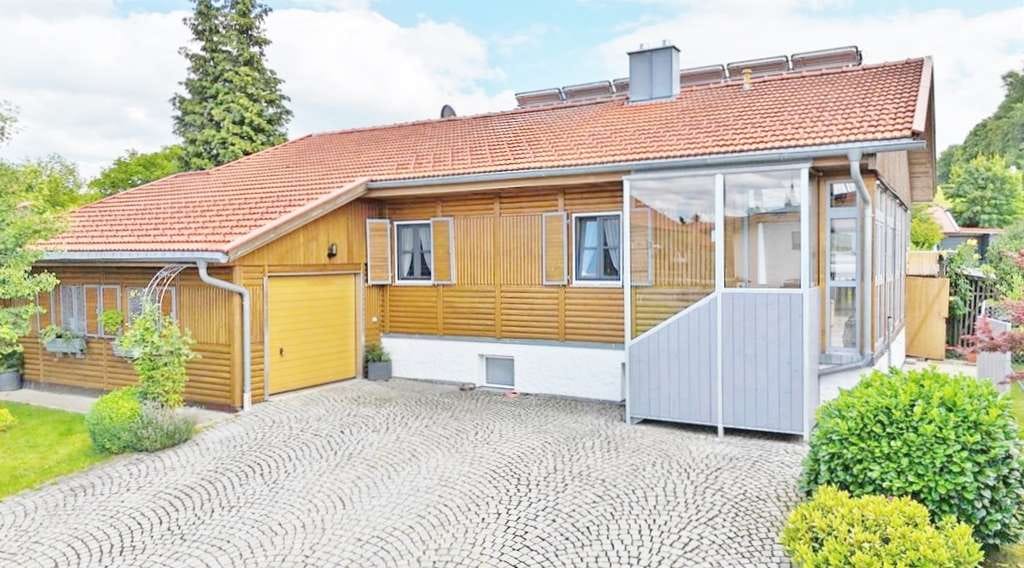 Immobilie in Hinterschmiding - "Für Menschen, die das Besondere lieben"
Liebevolles Unikat mit 2 Garagen, großzügigem Grundstück u - Bild 1
