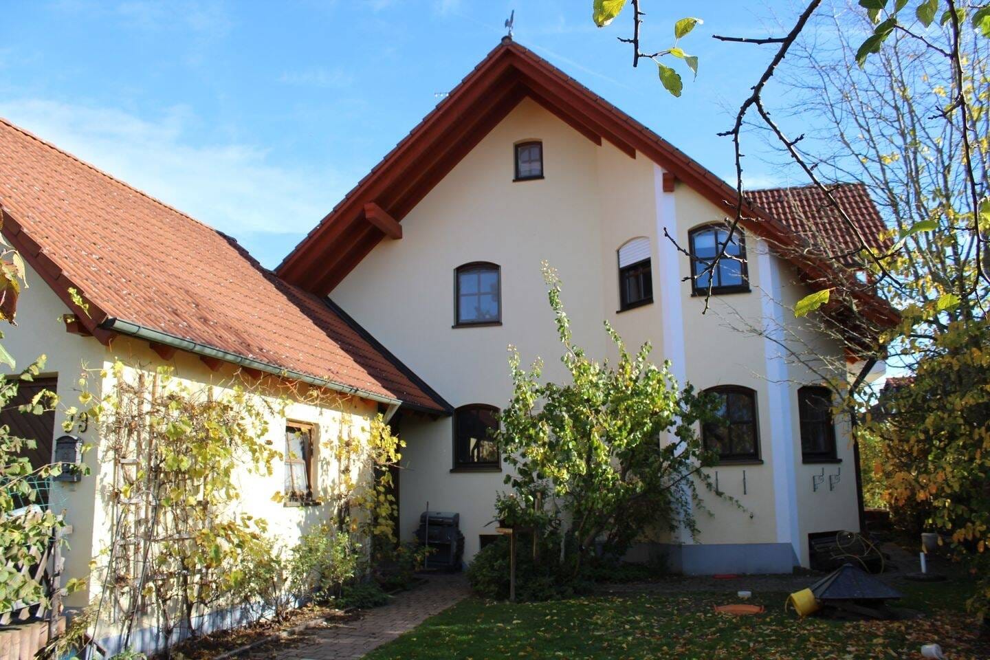 Immobilie in Thalmässing - INDIVIDUELLES FAMILIENHAUS IM LANDHAUS-STIL ............ mit viel Platz für große und kleine Schuhe - Bild 0