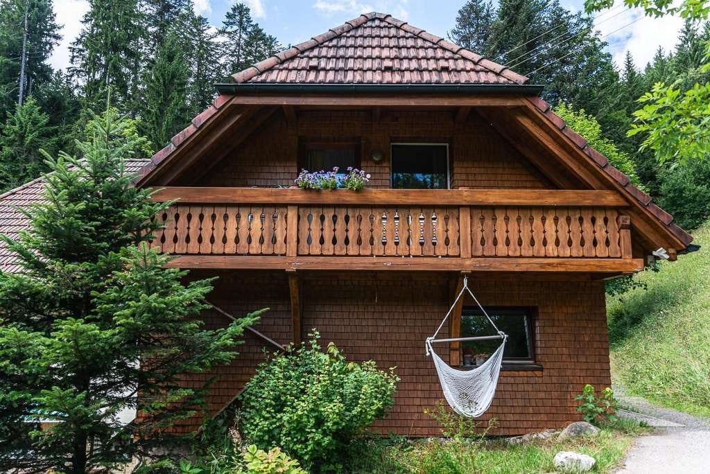 Immobilie in Breitnau - FREISTEHENDES HAUS IM SCHWARZWALD MITTEN IN DER NATUR - Mit Bach, Wiese & Wald + Gewerbepotential - Bild 1