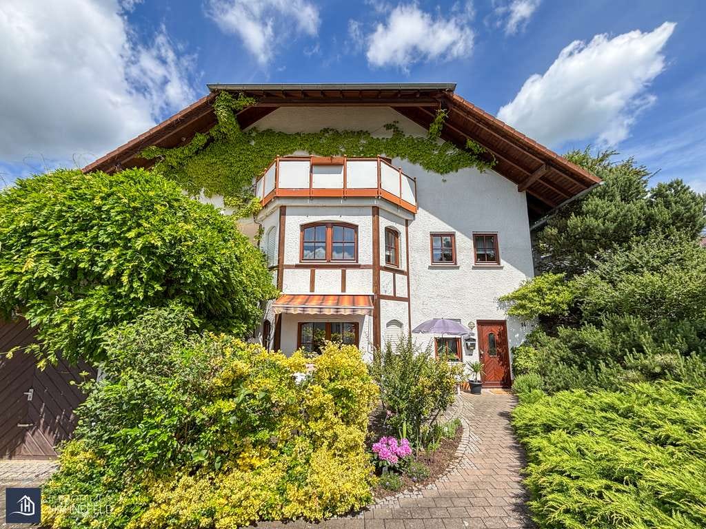 Immobilie in Dornburg - Raum, Licht und Lebensqualität – stilvolles Einfamilienhaus mit Garten, Garage und ELW - Bild 3