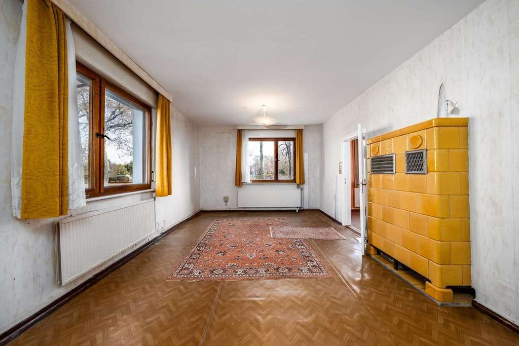 Immobilie in Neuhardenberg - Geräumiges Einfamilienhaus & 2 Garagen auf großem Grundstück vis a vie zum Schlosspark Neuhardenberg - Bild 4