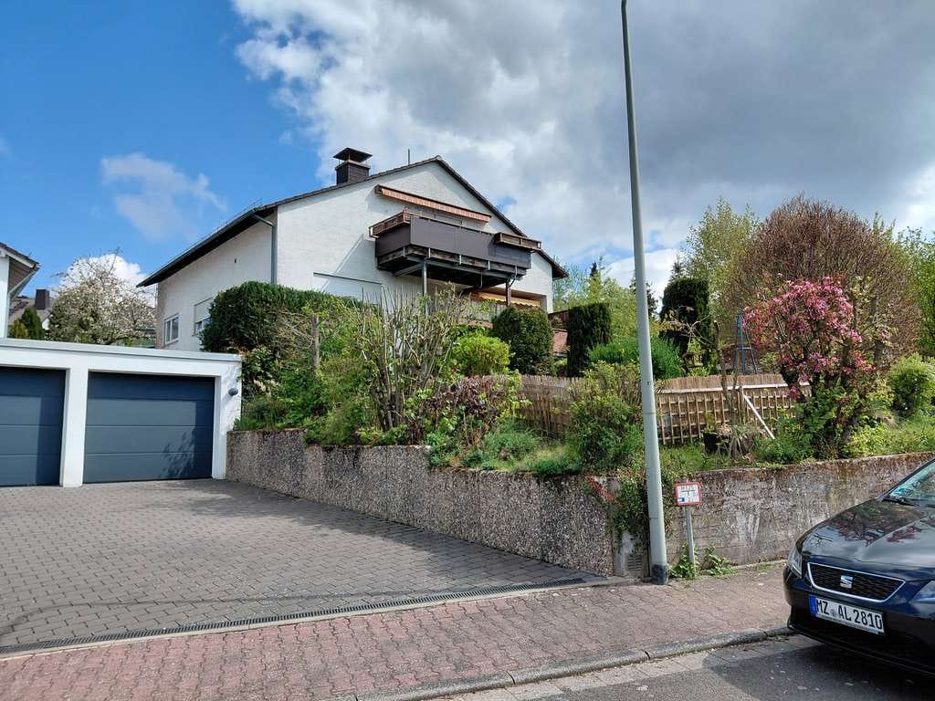 Immobilie in Niedernhausen - Solides 2 - 3 FAMILIENHAUS in sonniger HALBHÖHENLAGE... - Bild 1
