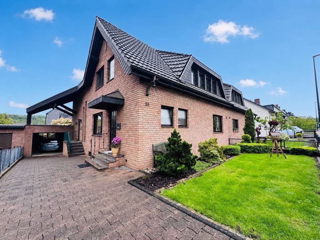 Immobilie in Hürth - Attraktives Zweifamilienhaus mit Garten, Garage und viel Potential in Hürth! - Bild 0