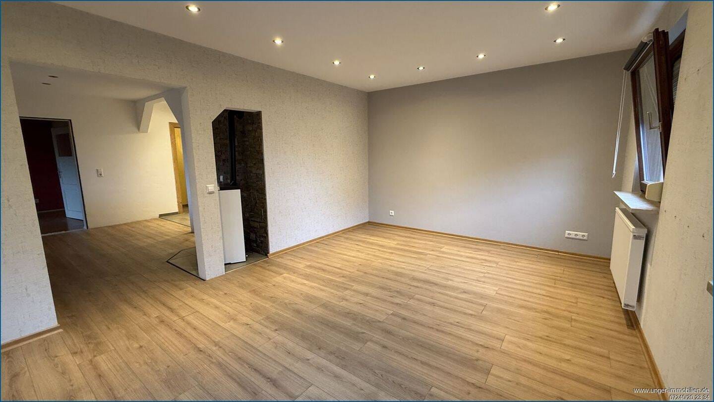 Immobilie in Karlsbad - Älteres, charmantes Einfamilienhaus teilrenoviert mit großem Grundstück! **provisionsfrei** - Bild 3
