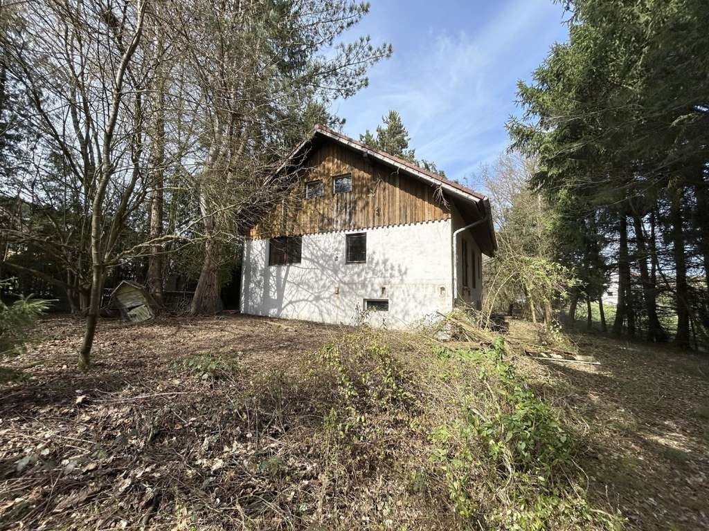 Immobilie in Rötz - Refugium in Alleinlage – Verwunschenes Einfamilienhaus mit großem Naturgrundstück und viel Potenzial - Bild 0