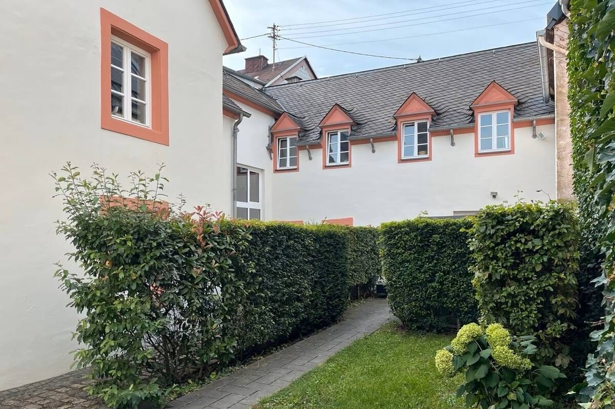 Immobilie in Bekond - Zweifamilienhaus in Bekond - Historischer Charme trifft modernen Wohnkomfort - Bild 1