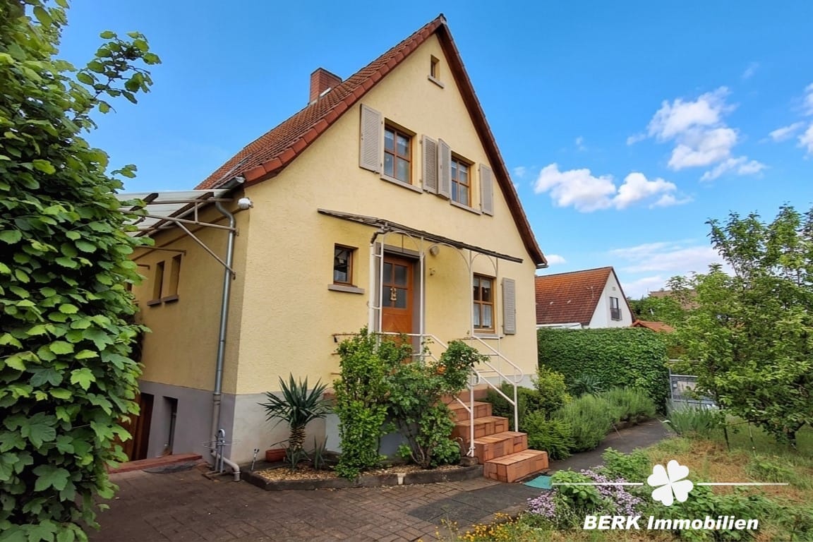 Immobilie in Wörth am Main - BERK Immobilien – Charmantes Einfamilienhaus mit idyllischem Garten in Wörth am Main - Bild 0