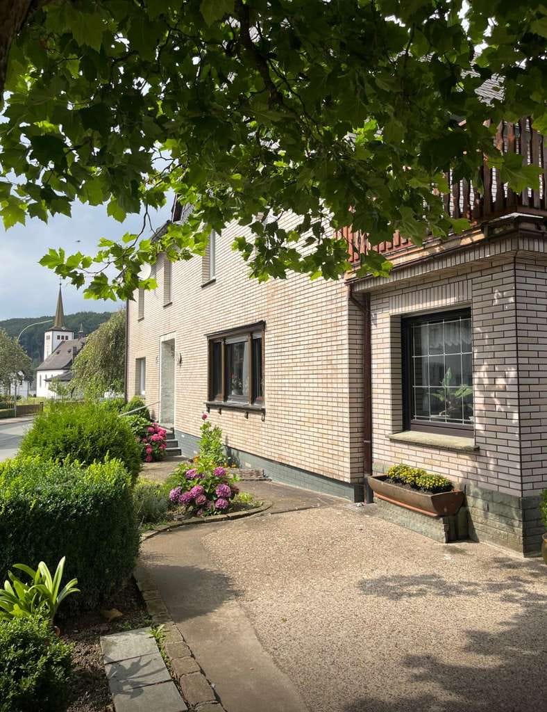 Immobilie in Sundern - Sauerland pur – Idyllischer Bauernhof mit Einliegerwohnungen & Nebengebäuden - Bild 1