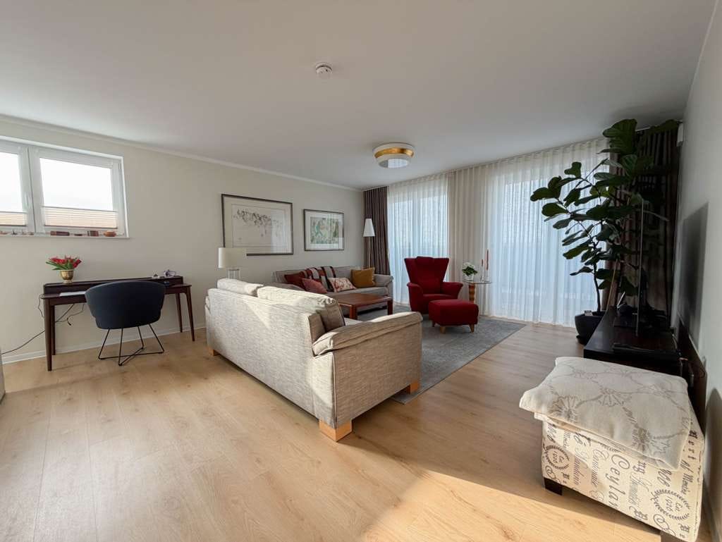 Immobilie in Dörfles-Esbach - Exklusive neuwertige Dachgeschosswohnung mit Dachterrasse, Aufzug & Veste-Blick - Bild 0