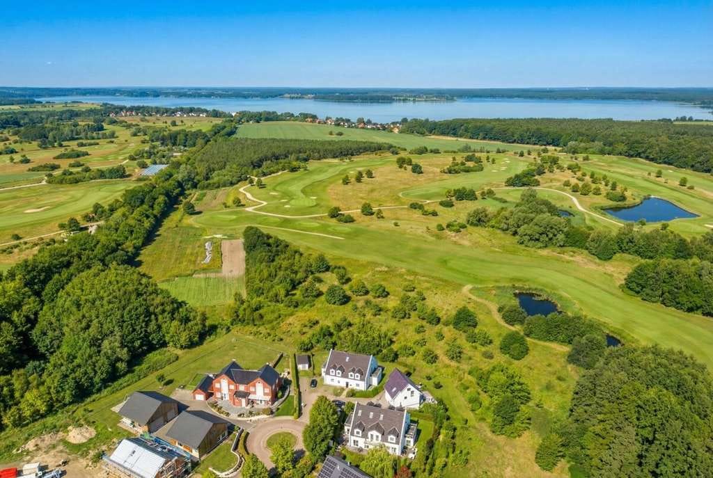 Immobilie in Göhren-Lebbin - Fleesensee: Moderne Ferienwohnung am idyllischen Golfplatz - Bild 1