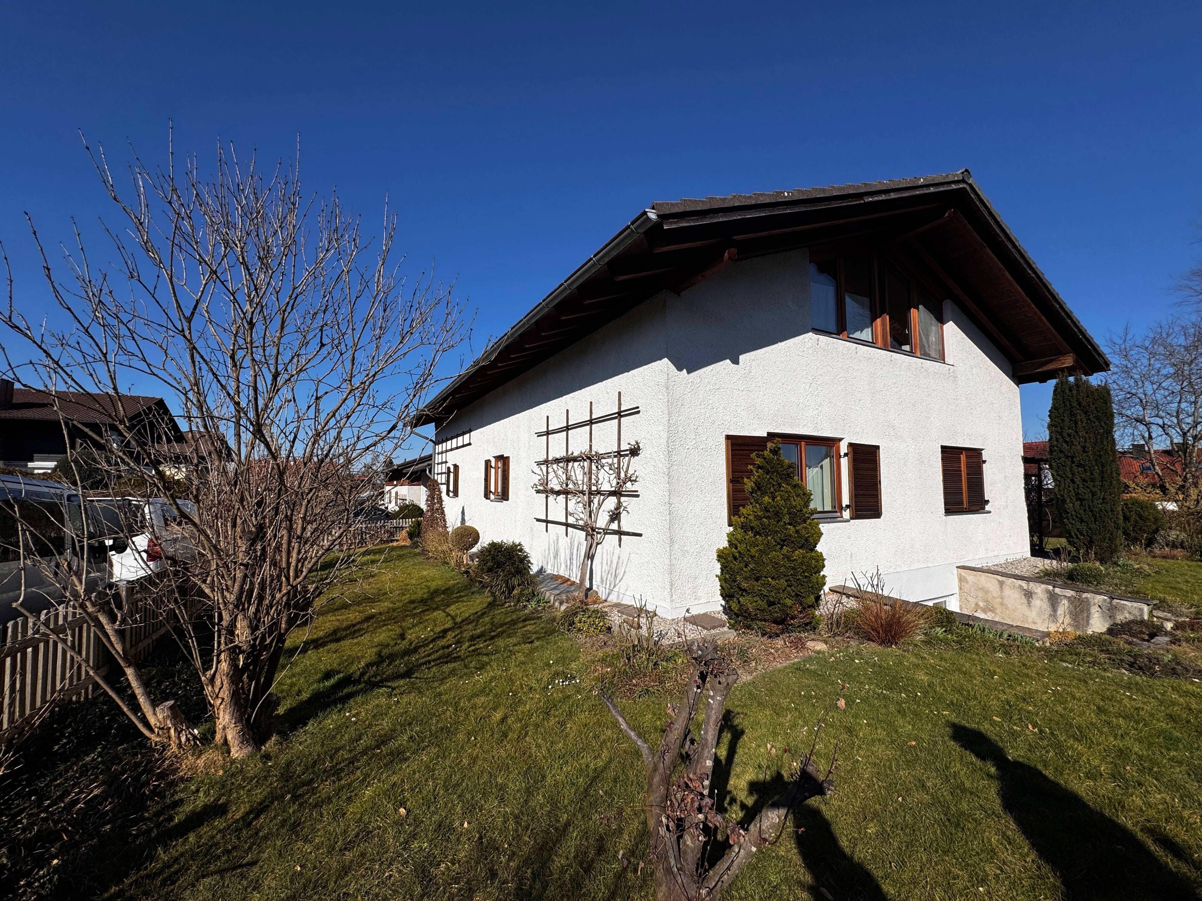 Immobilie in Griesstätt - Einfamilienhaus mit großen Garten in ruhiger Lage - Bild 3